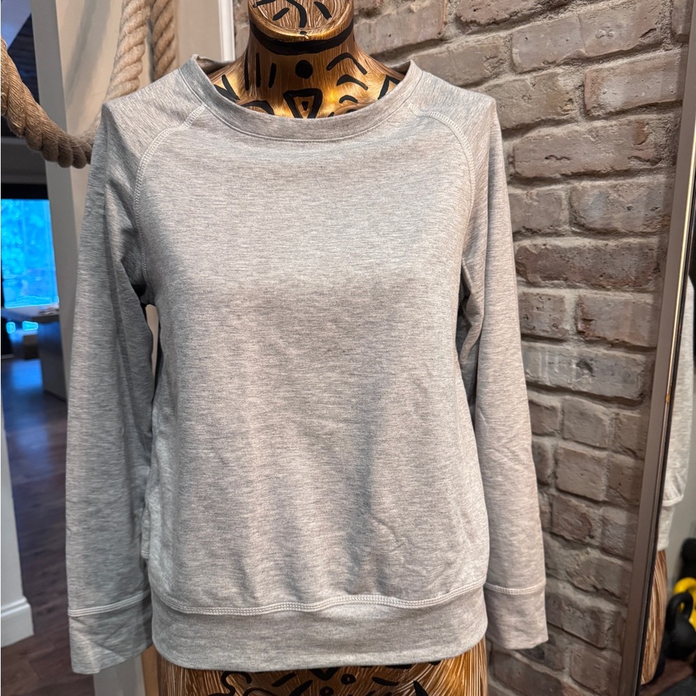 Woman's lightweight Gray Crewneck Sweatshirt M